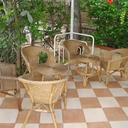 Apartment In Mit Terrasse, Grill Und Garten *
