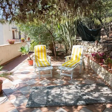 In Mit Terrasse, Grill Und Garten